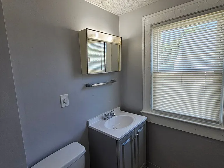 3610 E 120th St #3 — Photo 5