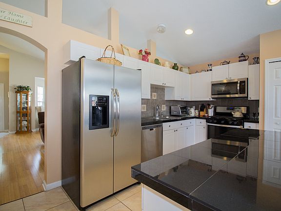 3rd image of 15856 Autumn Glen Ave