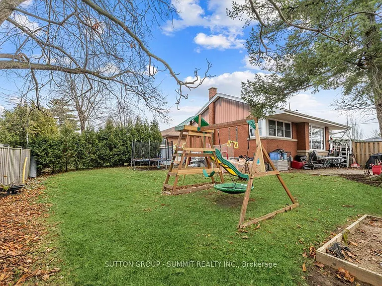 9 Grenadier Dr #LOWER — Photo 23