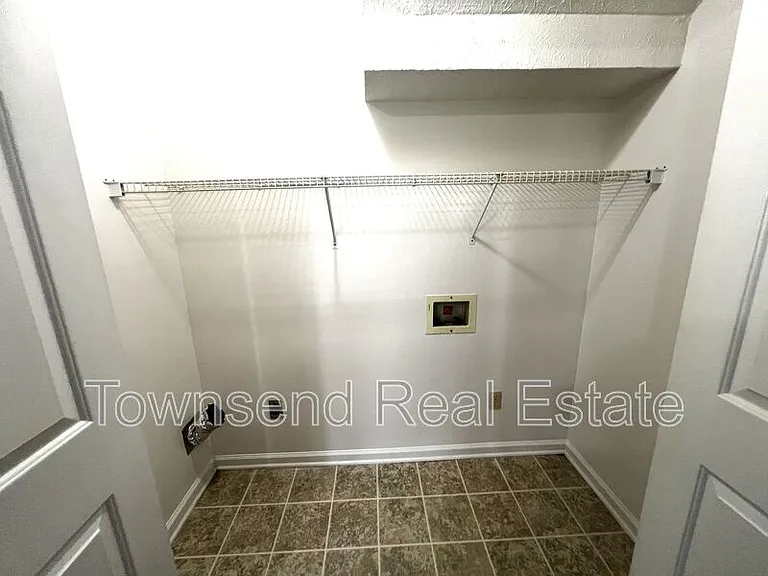 1044-2 Ancestry Dr — Photo 9