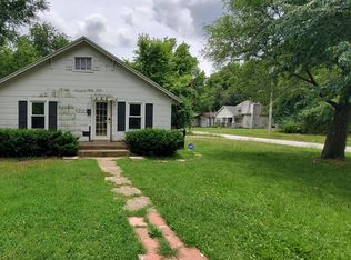2132 W Calhoun St, Springfield, MO 65802