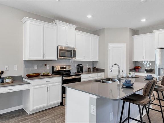 2nd image of 5573 Fiona Ln