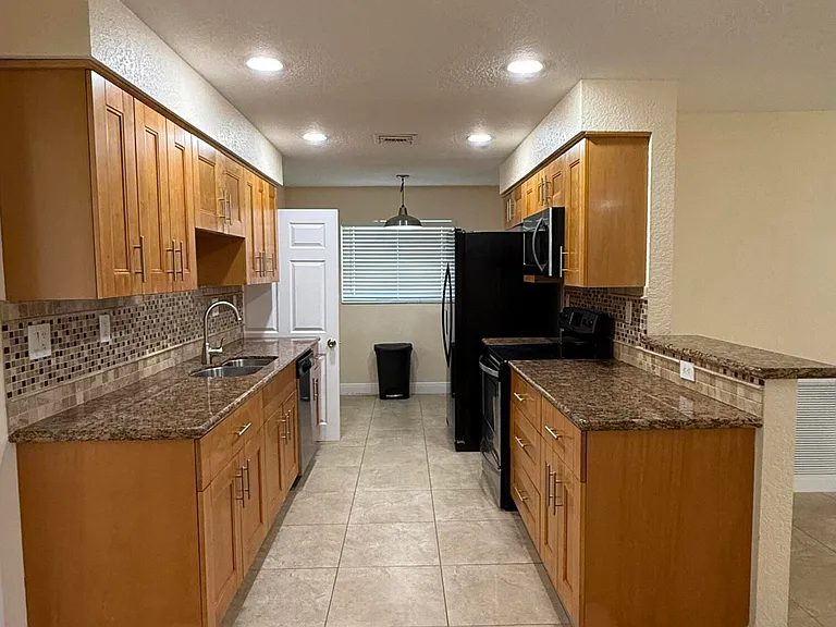 7302 NW 57th Ct — Photo 3