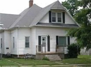609 E Main St, Clinton, IL 61727