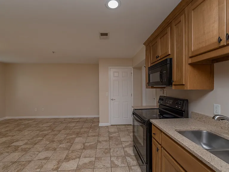 913 Walker St #102 — Photo 12