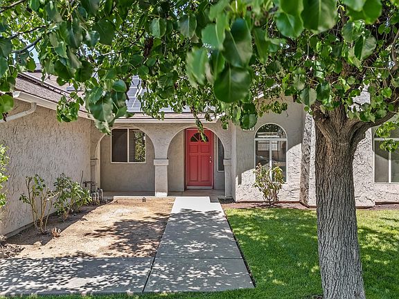 2nd image of 1028 W Minarets Ave