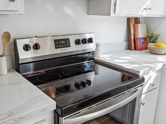 4th image of 237 Picnic Avenue #40