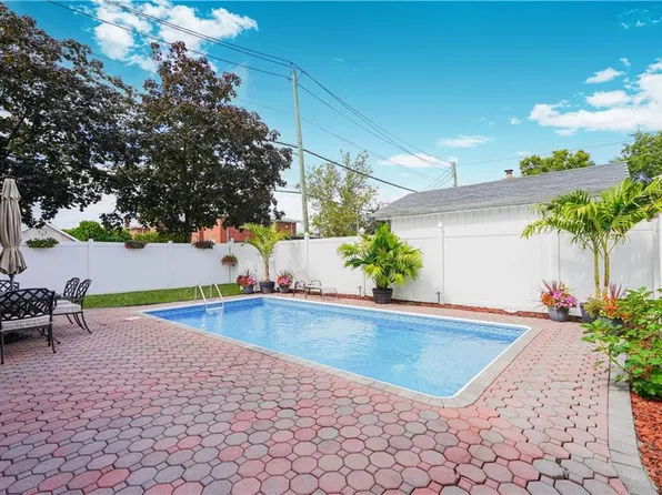 381 Burgher Avenue image 36 of 41