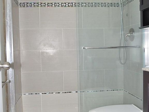2nd image of 2024 Putnam St