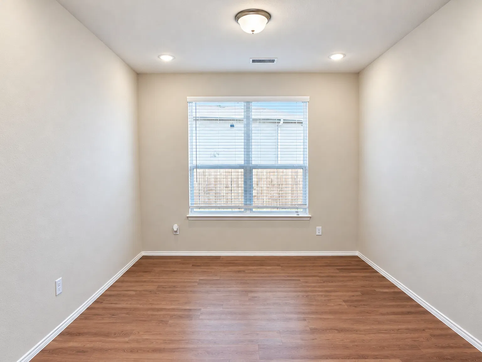 4 bed, 2120 sqft, $2,350 — Photo 4