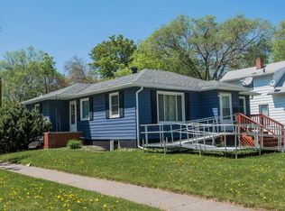 123 15th St S, Moorhead, MN 56560