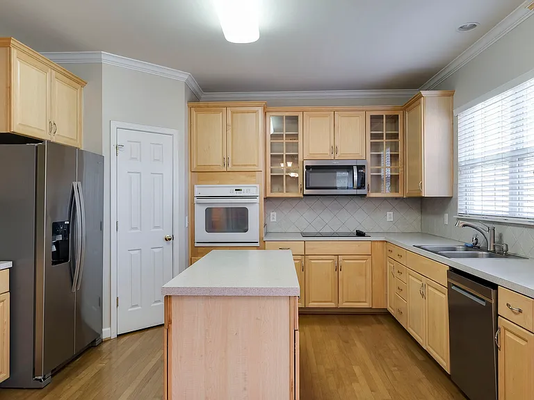 1812 Apple Ridge Cir — Photo 16