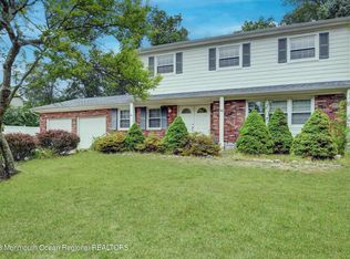 10 Forrest Hill Dr, Howell, NJ 07731