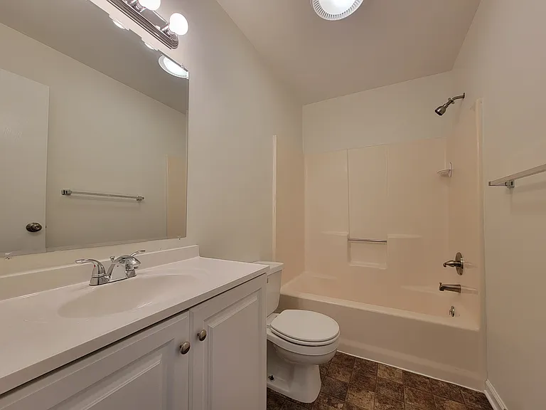 102 Bradford Dr — Photo 13