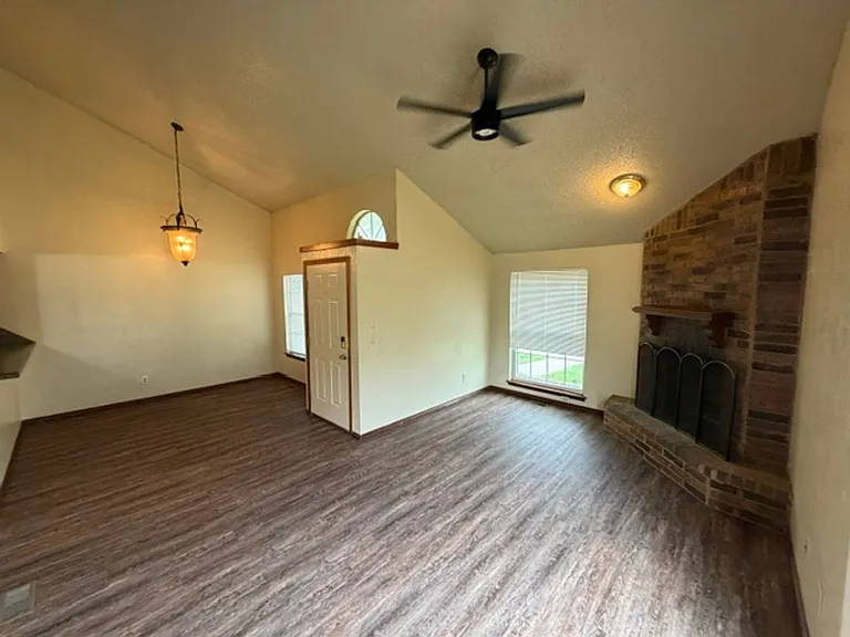 2124 Lonnie Ln — Photo 5