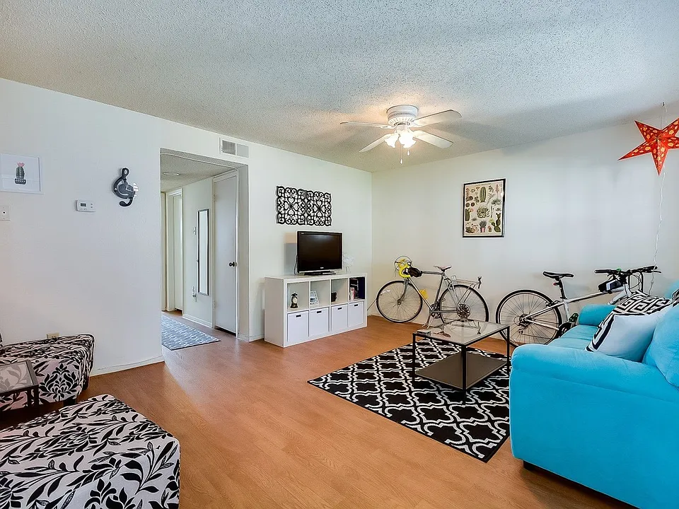 218 N Texas Blvd