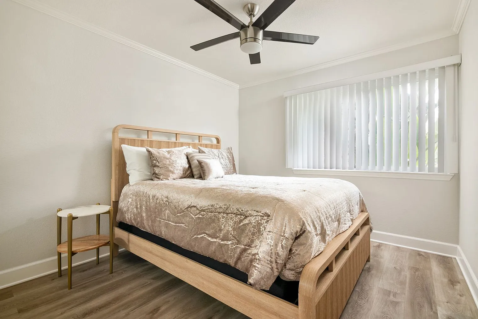 2 bed, 2.0 bath, 968 sqft, $6,212 — Photo 4