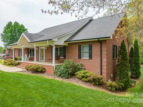 561 Westwood Ln, Taylorsville, NC 28681