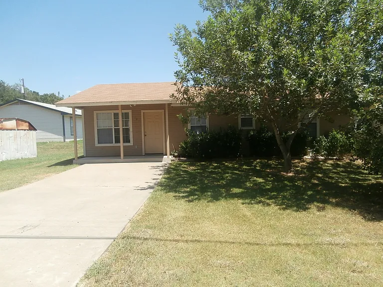 101 E Avenue K — Photo 1