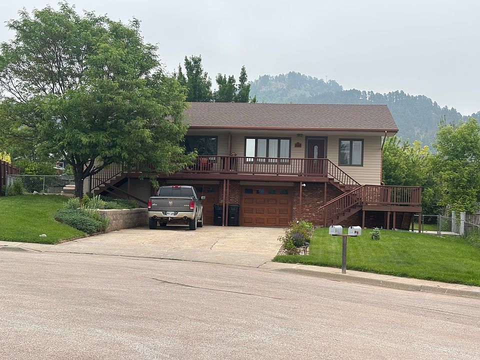 front of duplex, 526 is on the right hand side