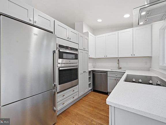 2nd image of 3918 Wexford Dr