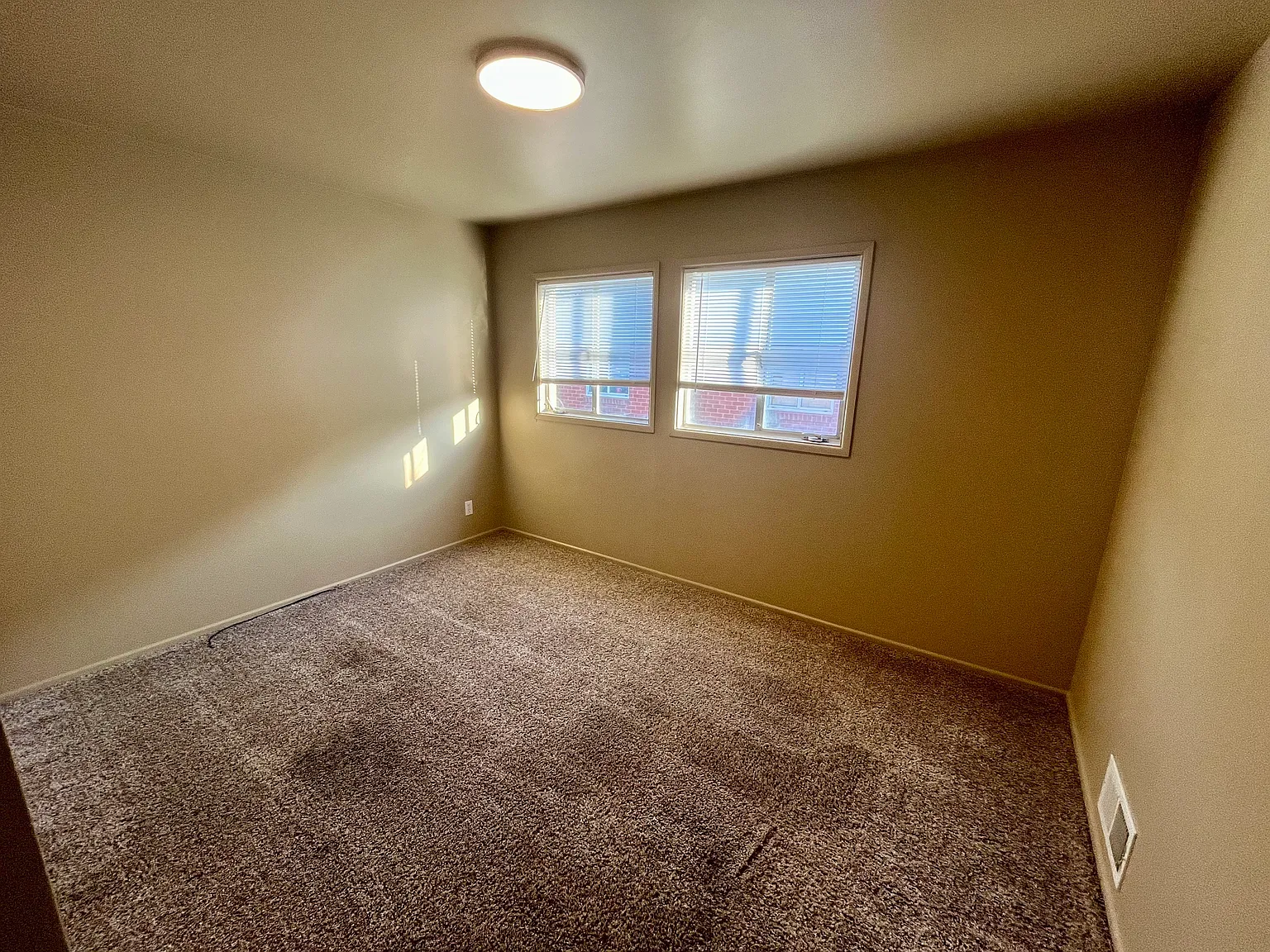 3 bed, 1050 sqft, $1,500 — Photo 2