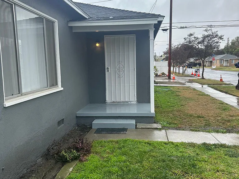 2243 Clark Ave — Photo 17
