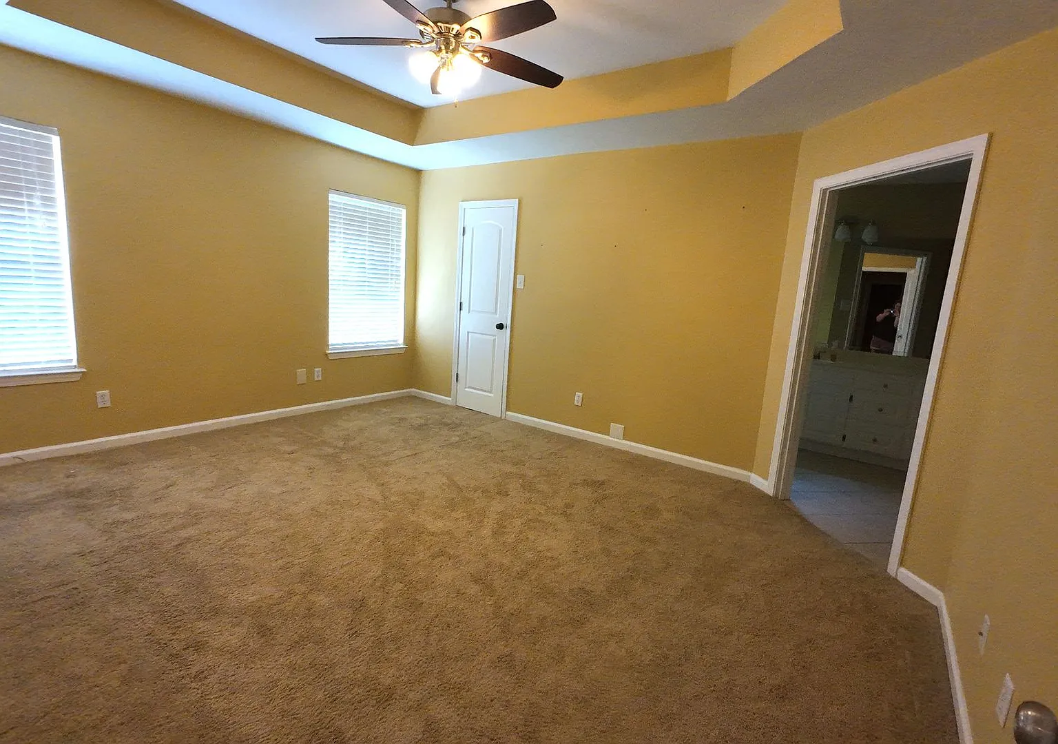 4/2 located in Ashmoor Place — Photo 4