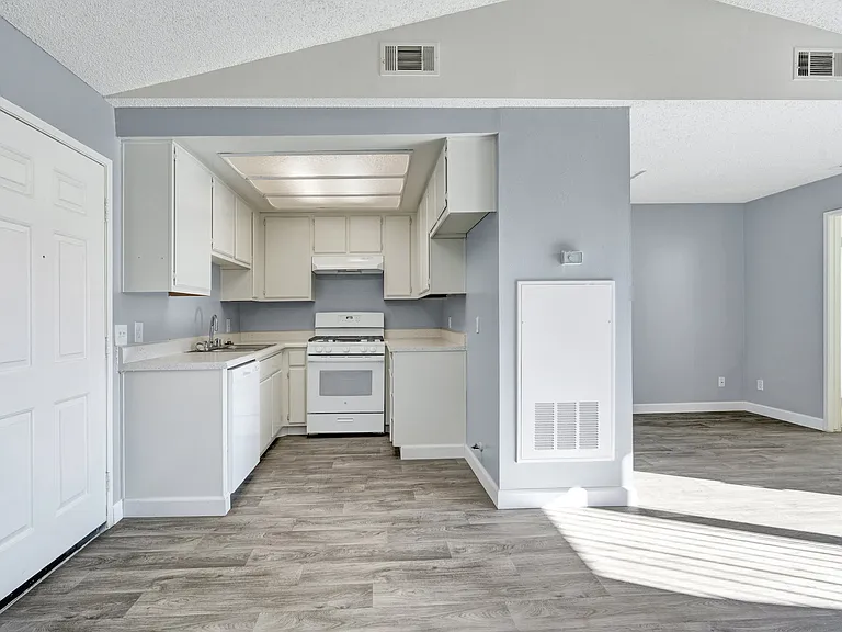 PepperTree Place — Photo 14