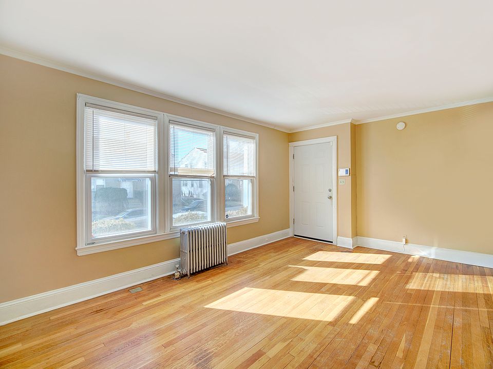 1st image of 36 McKay Ave Floor 1