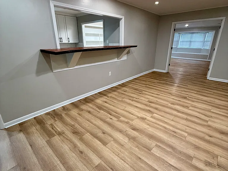 2013 Creekwood Dr — Photo 3