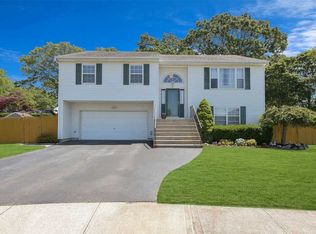 25 Bel Cul Ct, East Islip, NY 11730