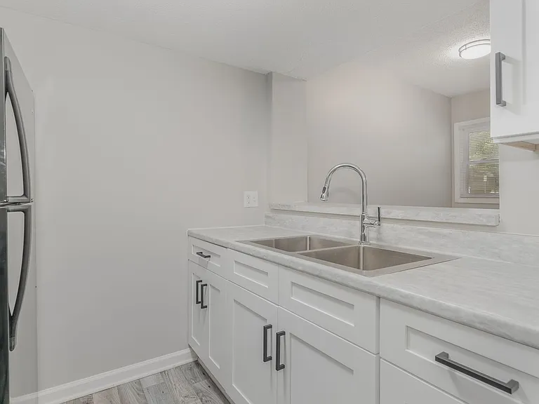Caswell at Central Avenue — Photo 17