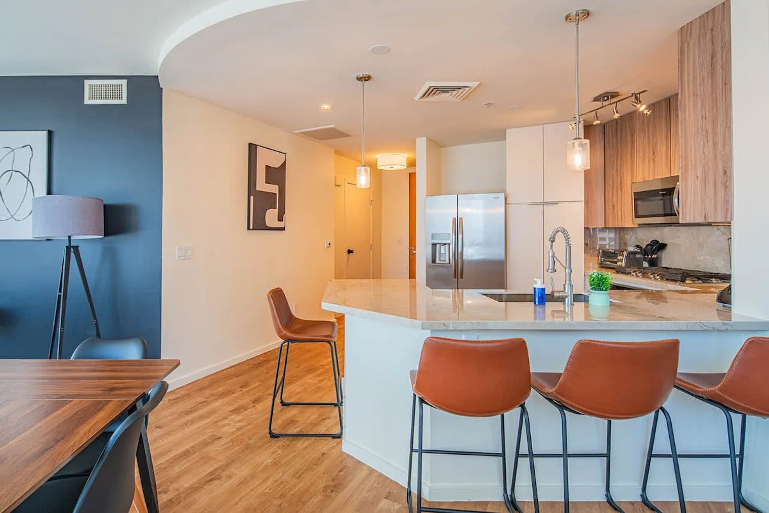2 bed, 2.0 bath, 1399 sqft, $6,710 — Photo 3