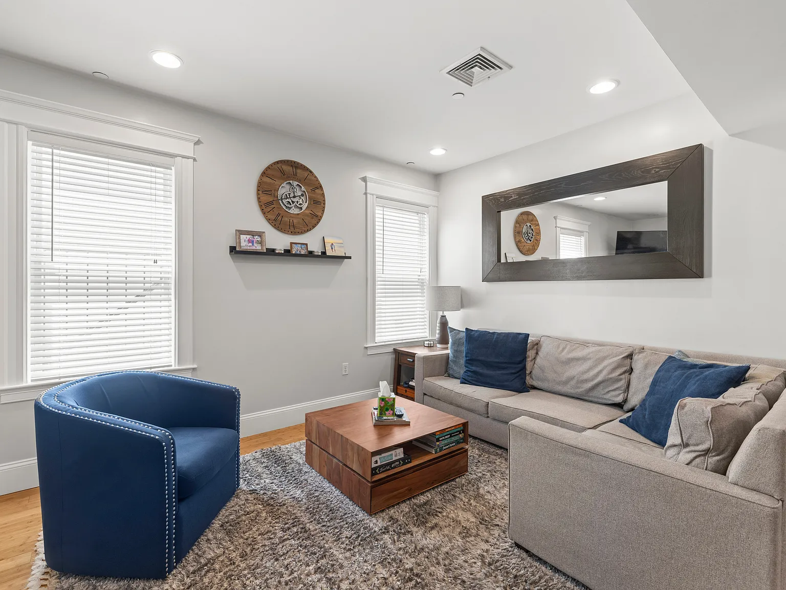 2 bed, 2.0 bath, 921 sqft, $3,800 — Photo 1