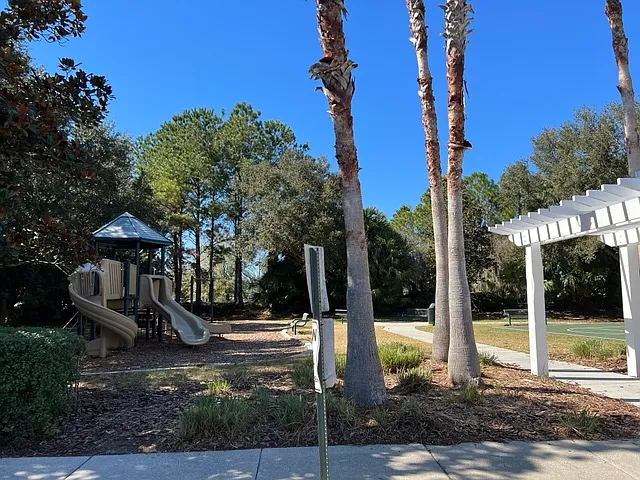 3/2.5 Bath Beautiful Townhome In Seven Oaks! — Photo 4