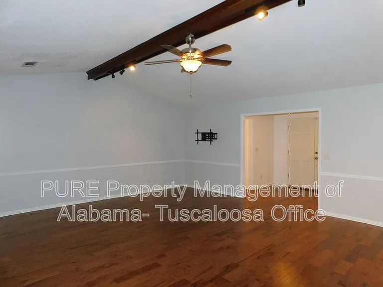 1213 Heritage Ln — Photo 21