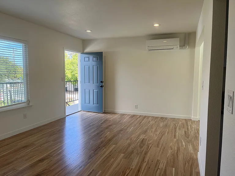 656 Walnut St — Photo 17