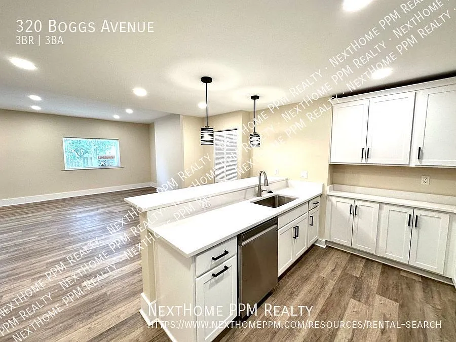 320-322 Boggs Ave photo 1
