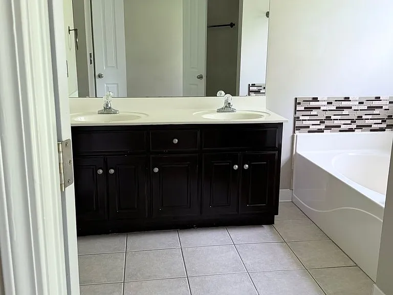 1354 Meadow Glen Rd — Photo 10