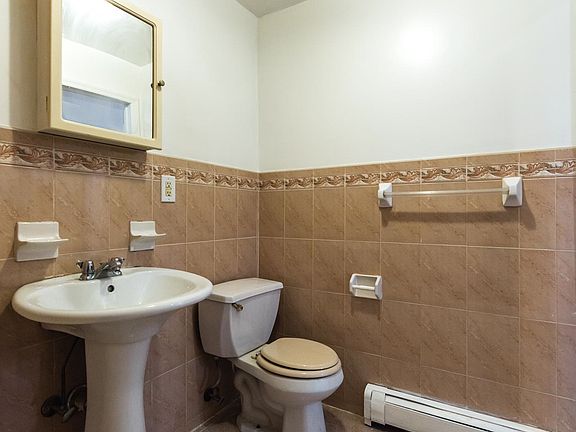 5th image of 1077 Willoughby Ave