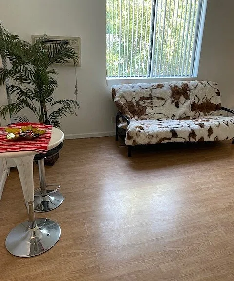 1943 Vista Del Mar Ave #4 — Photo 3