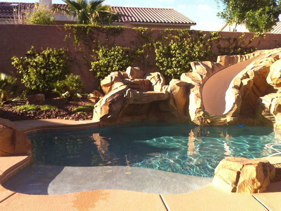 Pool w/slide