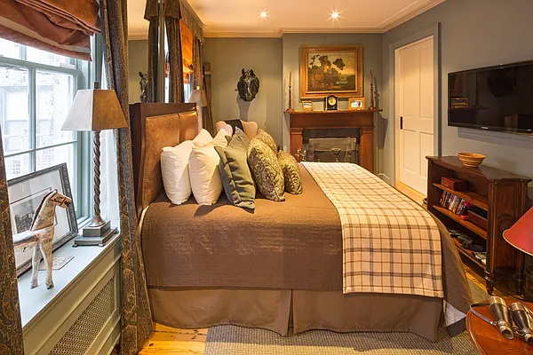 Sold by Corcoran | media 27