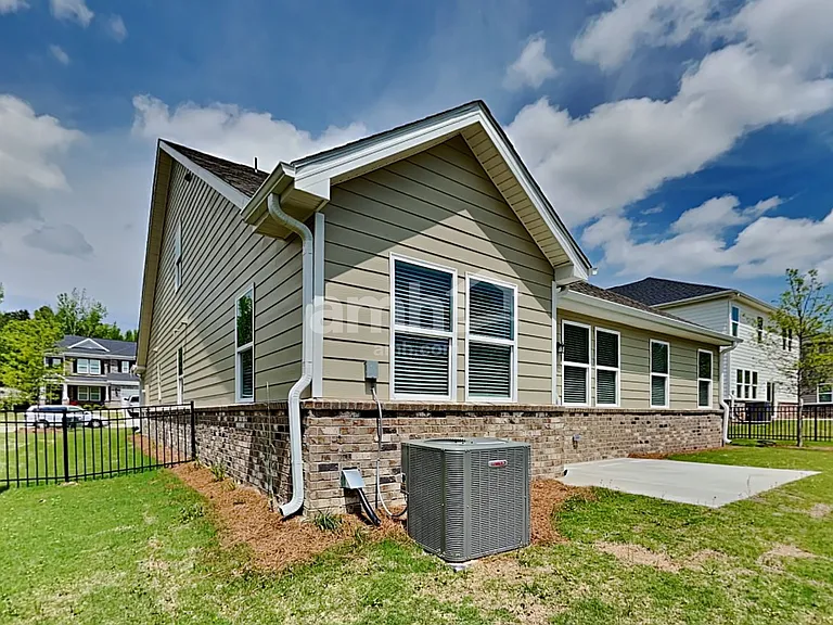 5233 Blue Mountain Dr — Photo 29