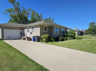 505 W 2nd Ave, Edgeley, ND 58433