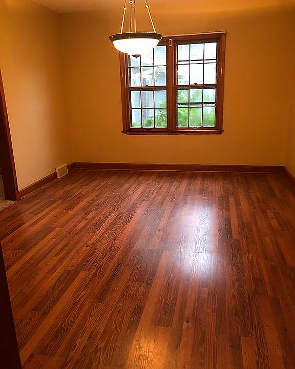 1st image of 904 N Franklin St