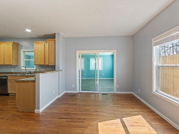 5th image of 84 Poplar St