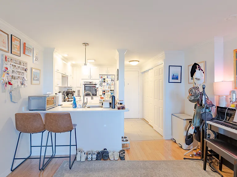 19 Winchester St #806 — Photo 4