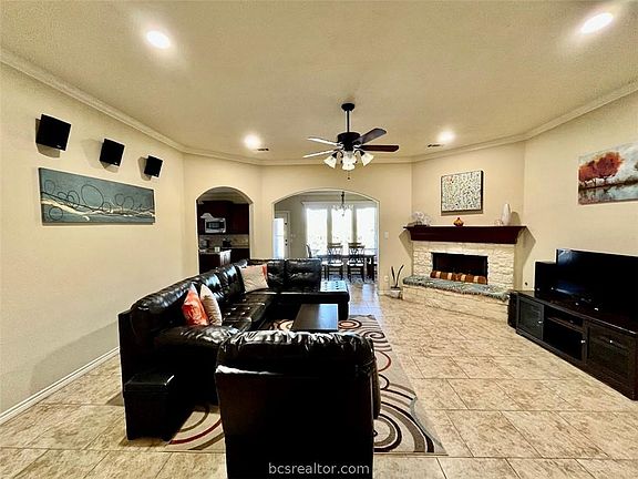4th image of 2409 Norham Dr